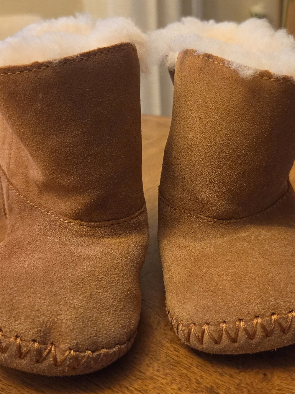 UGG Jesse Infant Baby Booties Chestnut Sheepskin Size 4/5 M 1005198